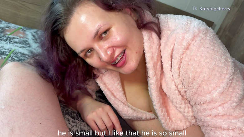 Katybigcherry: Mama vitregă suge pula mică a fiului ei vitreg