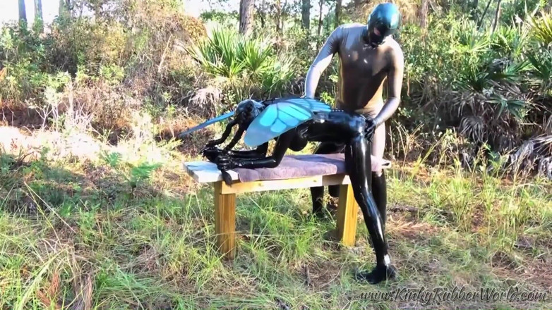 Fem Latex: Pieprzona gotycka wróżka w lesie