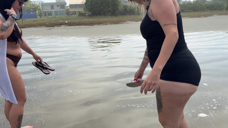 Couple dna: On the Beach My Wife and I Invited a Beachgirl...
