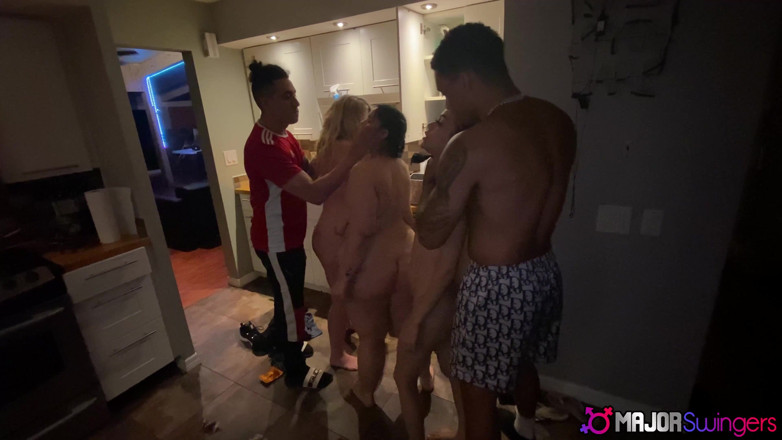 Major Swingers: Breaking and Entering Wild Group Orgy