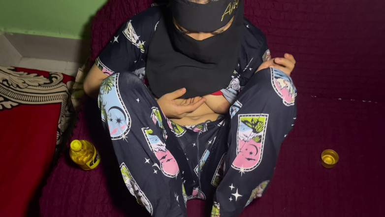 Kaleonjoybd: Aunty Came to My Room Midnight and She Is Crazy...