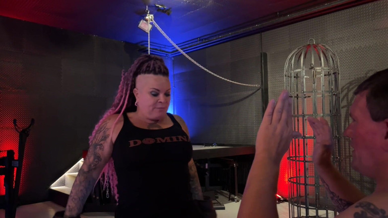 Domina Dark: 人体打手袋