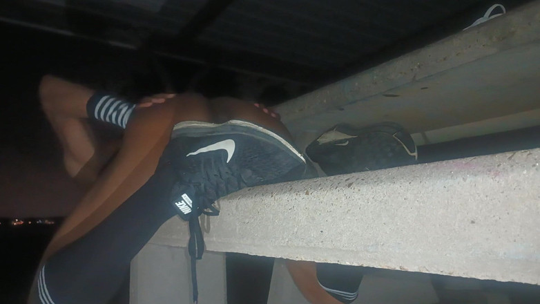 miikakawaiii: बहिन फेमबॉय सार्वजनिक रूप से अपने विशाल डिल्डो की सवारी करती है