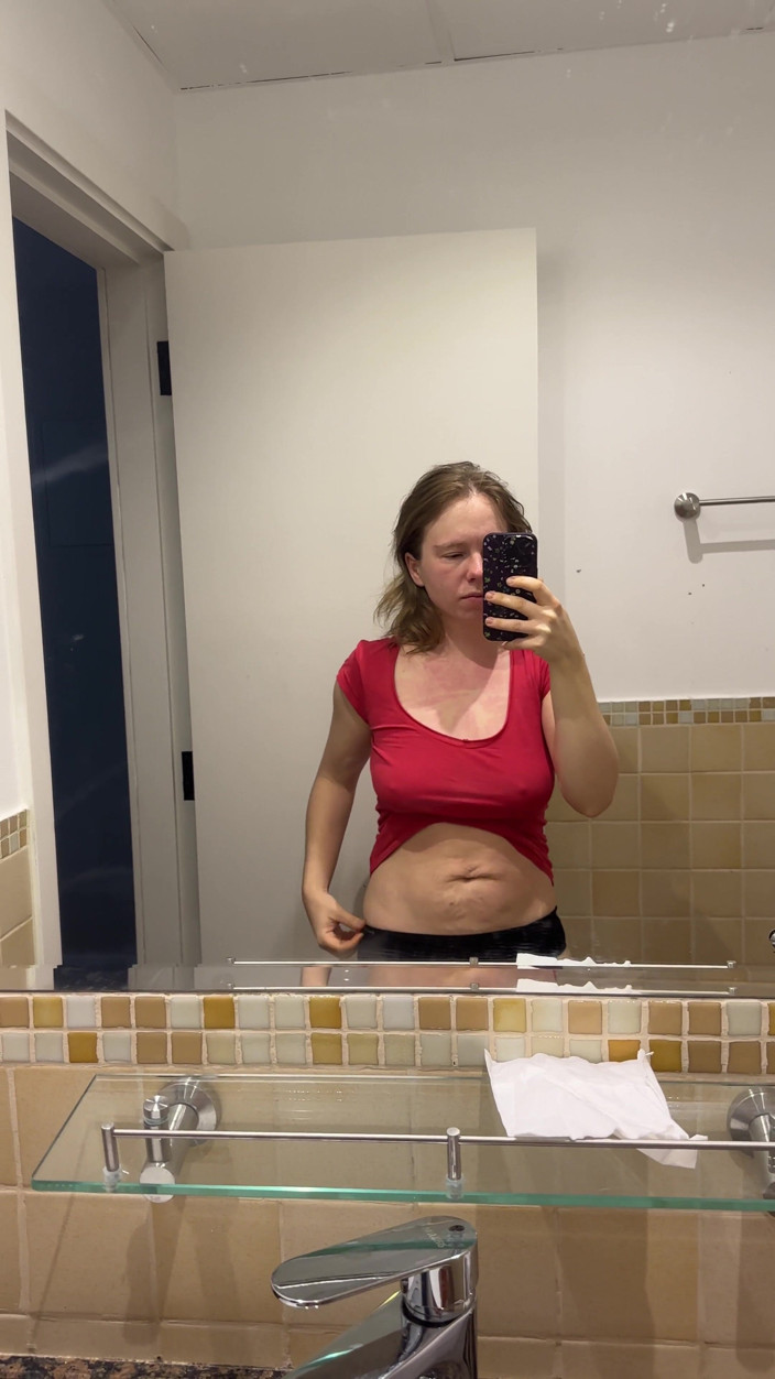SweetLucy96: You Can See Her Big Nipples Through Her T-shirt