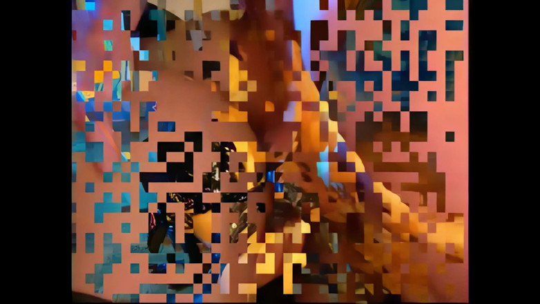 Wonderful Hot World X: Sex în trei cu fetiș pentru două curve în latex și o pulă...