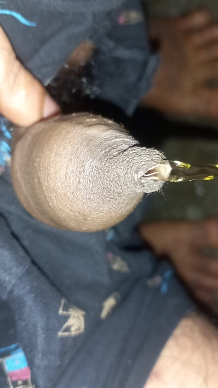 Lustyizlife: Kontol phimosis kulup ketat kencing dan coli closeup