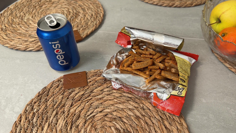 Arisha Mills: Pasierbica Chodzi Bez Majtek I Błaga Mnie, Żebym Ją Przeleciał