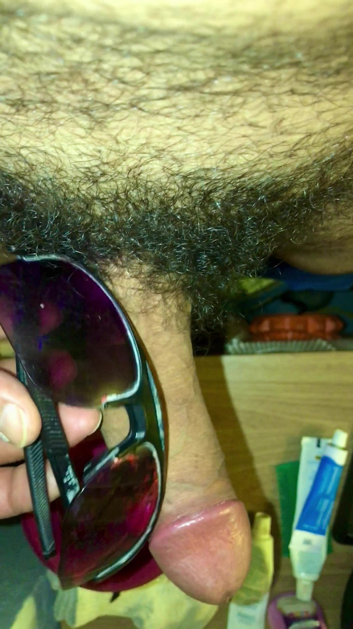 i7Bernard: Brillenstok en gigantische ballen.