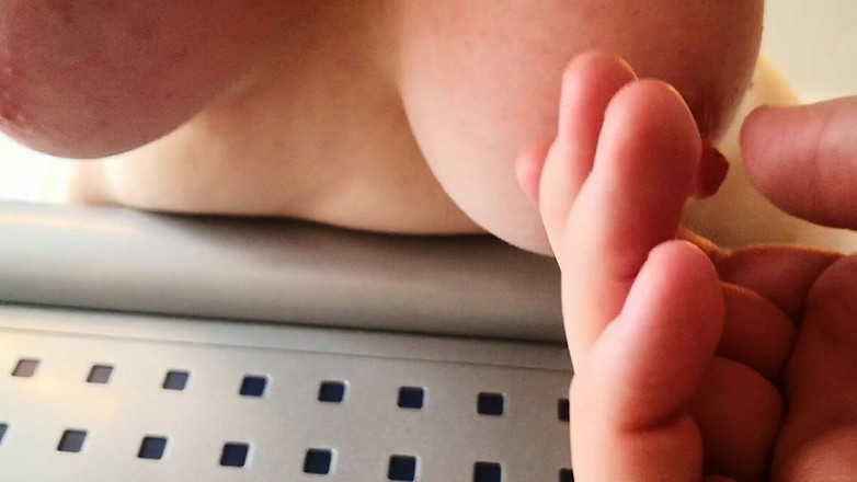 Bouncy Tits Action: Terbaik dari memerah susu - cobalah untuk tidak muncrat