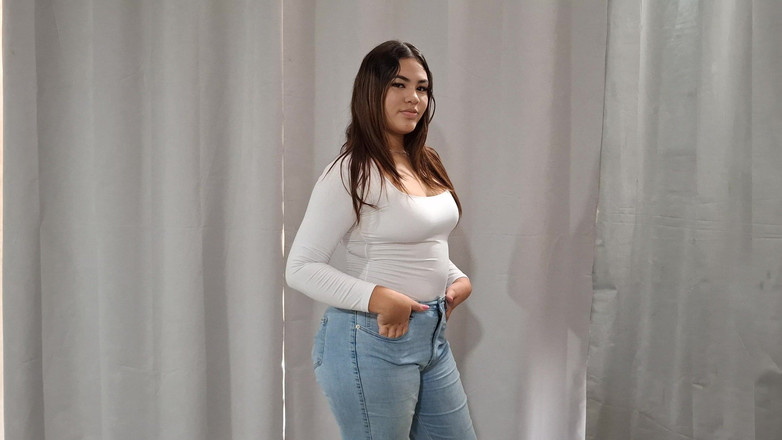 SugarPose: Chloe und posiert für die kamera