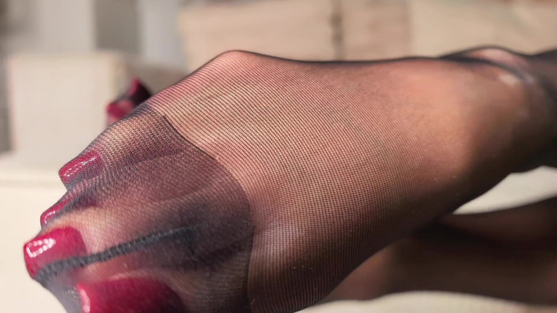 Goddess Lena: Reinforced Nylons - Tease Mit Meinen Perfekten Füßen