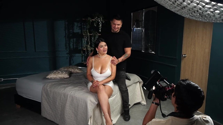 Issane: 舞台裏!マッサージ師に抱かれた大きなラティーナの尻、彼は手とペニスで彼女をリラックスさせた