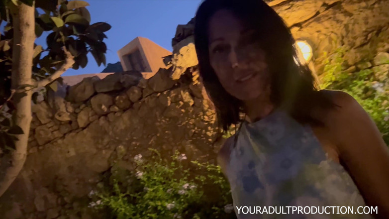 Linda Caprice: Uma noite em banheiro público