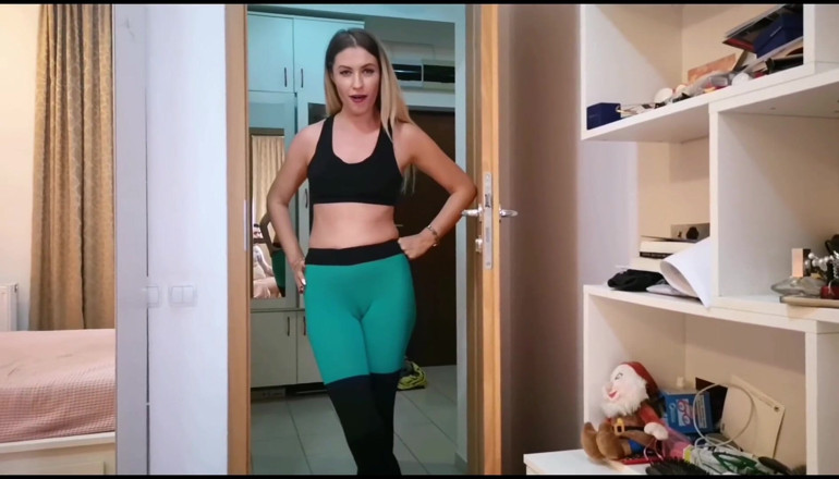 Erotic Tanya: Calcetines sucios - instrucciones de paja