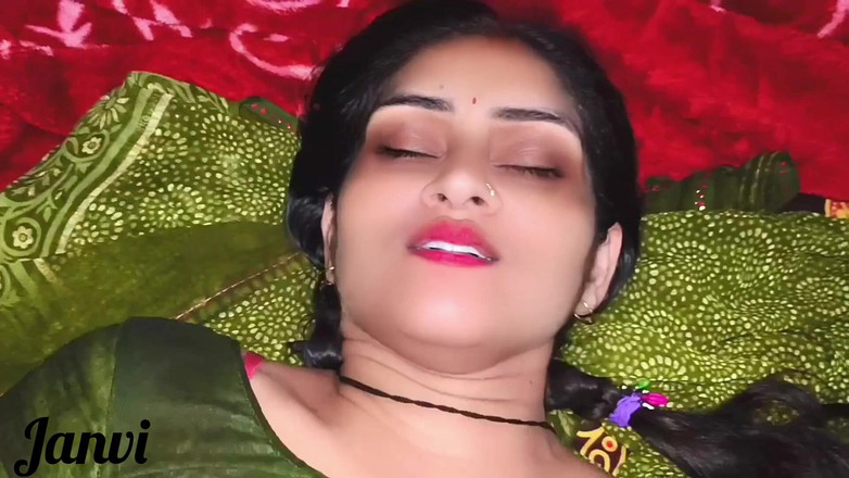 Village studio: Моя зведена сестра запросила мене на секс, коли вона сама у своїй спальні, дядько хінді секс відео голосом хінді