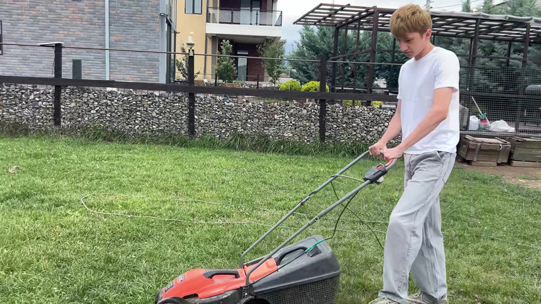 Ethan Lestray: Я трахаю пасинка власника будинку, але тато спіймав нас, частина 1