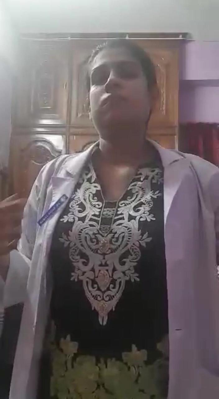 MehwishAly: Dr sadia fa un video di nudo per i miei...