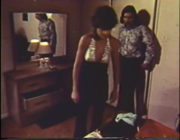 Vintage megastore: Horney couple having good moments