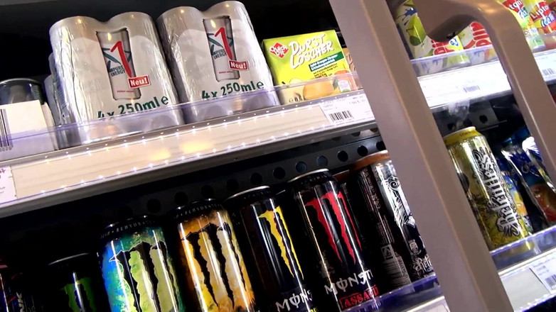 German Porn: Une MILF Veut Aller Faire Du Shopping Et Se Laisse...