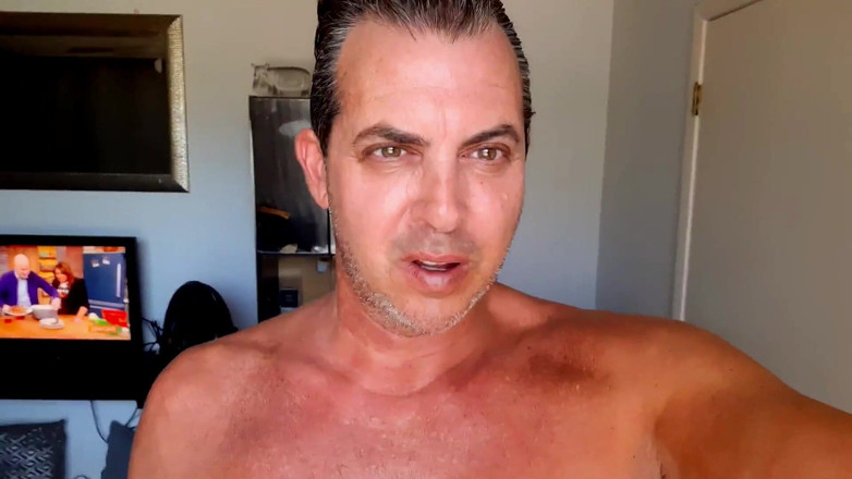 Cory Bernstein: Muž celebrity Cory Bernstein ukazuje velký penis ve spodním prádle...