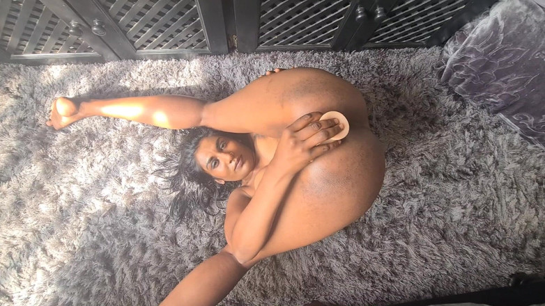 domslutfucker: Pantat bahenol pelacur india dientot habis-habisan pakai dildo ukuran XL