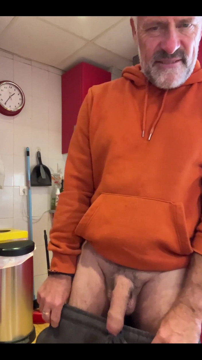 Daddybearvlc: Klobása Někdo?