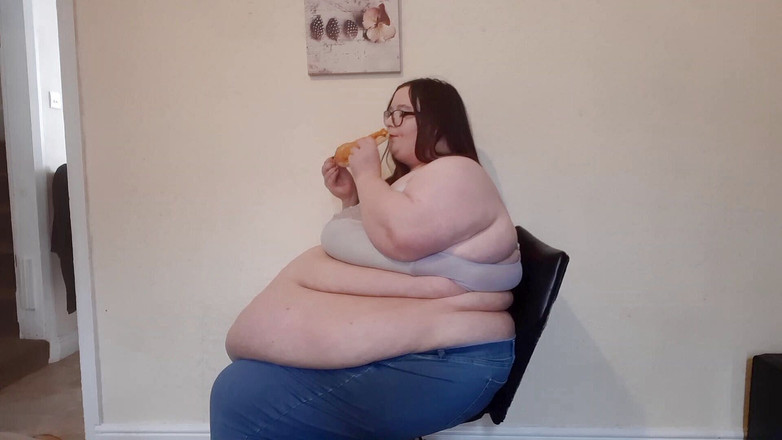 SSBBWLadyBrads: SSBBW pizza fyllning på kontorsstol