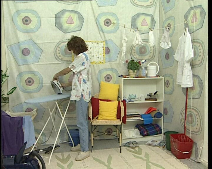 YOUR FIRST PORN: La mia donna delle pulizie marlene si masturba in bagno