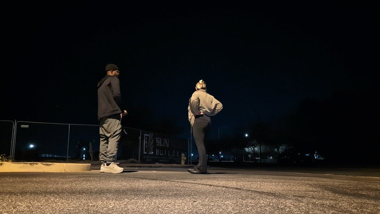 Rendezvousing Assets: Tombul Iri Güzel Evli Kadın Serin Bir Sabahta Halka açık...