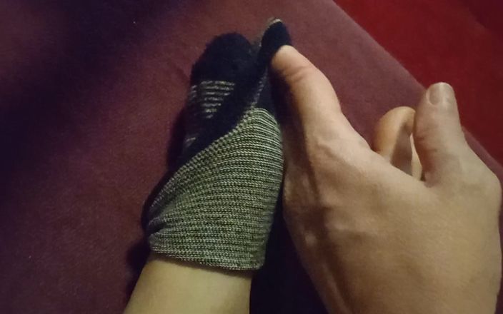 Carmen40: 美丽的白腿，我脱掉袜子