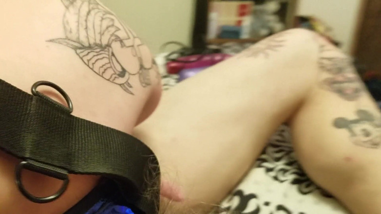 Satin Lady: 새틴 레이디 토이와 Jrock은 그녀의 마음을 불면.