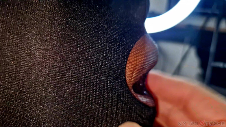 Nylon Xtreme: POV Julia Kate Encasement 보라색 망사 섹스