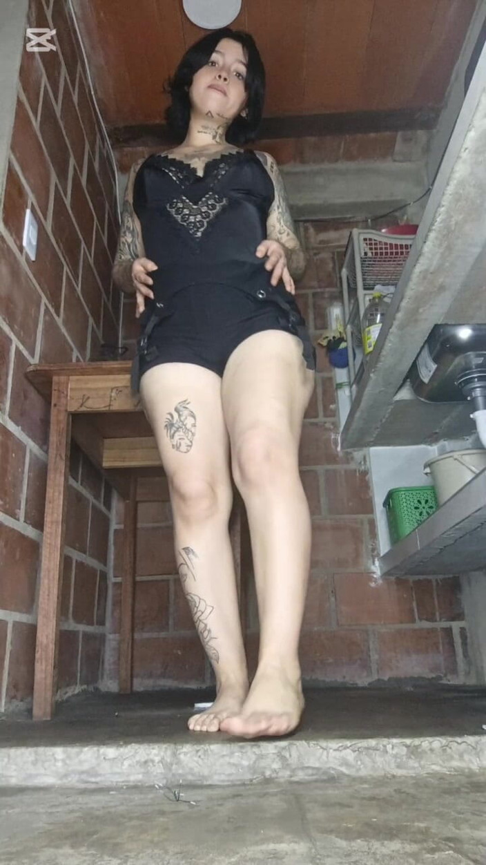 Dalyla: Golden Shower on My Floor