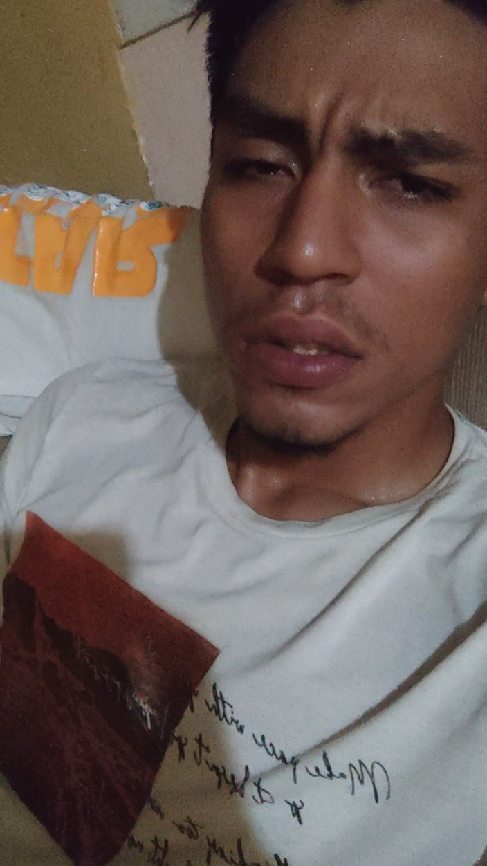 AlexAlejandro13: 顔を収容する