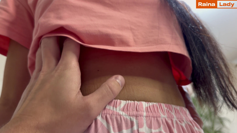 Raina_Lady: Мачеха помогает своему пасынку, когда тот пришел в ее комнату