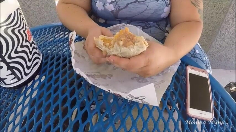 BBW Pleasures: SSBBW zjada ogromne burrito przy basenie