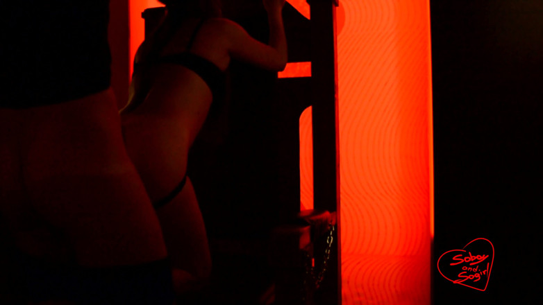 SOboyandSOgirl: Queen fucks and gets creampied on her throne