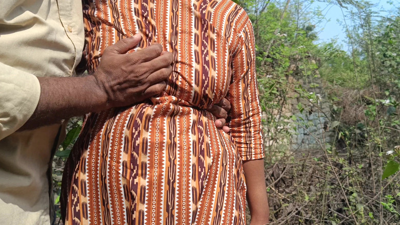 Pushpa studio: 大学カップルが屋外でセックスを楽しむ