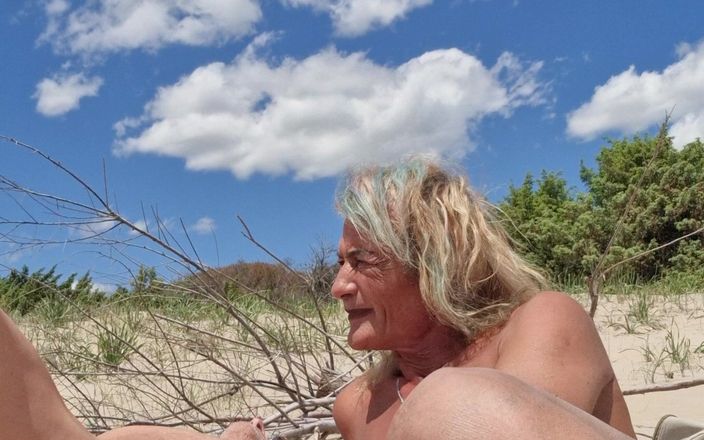 Gigi and David: Seks gösterisi stripchat, çıplaklar plajı, transeksüel ve adam, gigi ve dave 17-05-2025,...