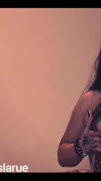 कौन प्यार करता है