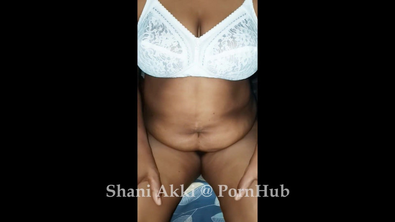 Shani Akki: Мілфа зі Шрі-Ланки показує своє оголене тіло своєму коханцю