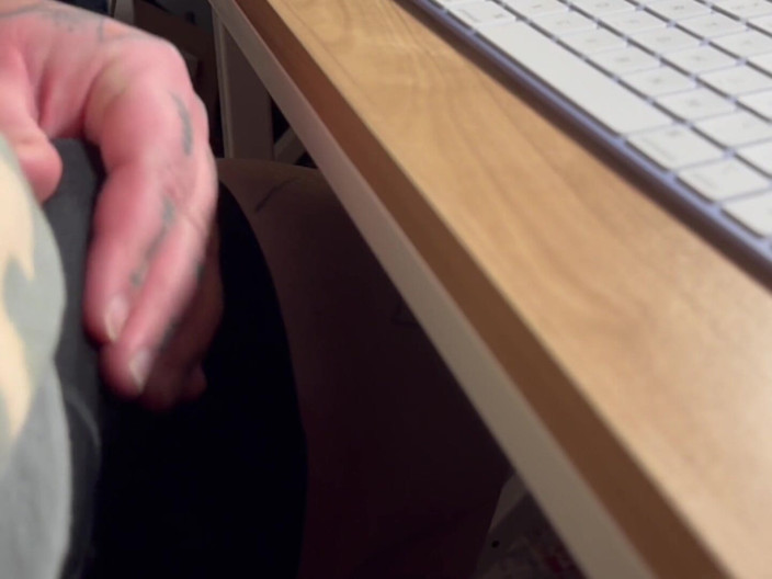 SoftBakedAfterDark: Asmr mi tocco e saltando (al lavoro)