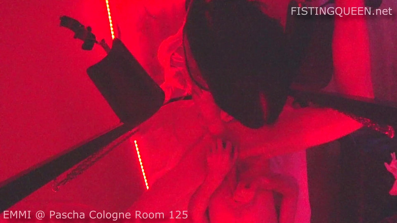 FISTINGQUEEN: Femdom vuistneuken extreme elleboog diep in Duits bordeel