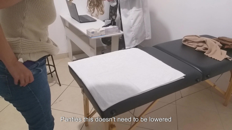 Gabi SweetCouplesStories: Il vero urologo esegue un esame anale e la cura...