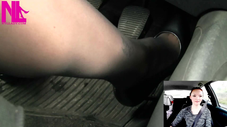 Nyllady: Conduire dans des pompes à patte grise sur mes pieds arrosés