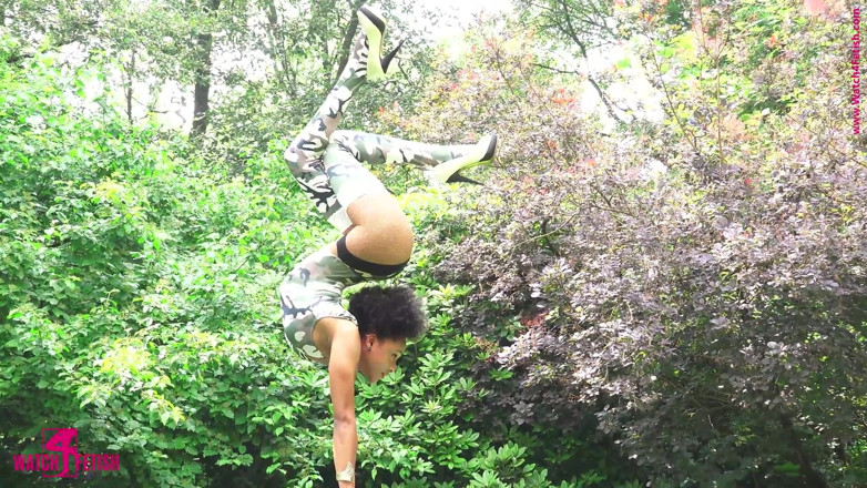 Gymnastic: Acrobática al aire libre
