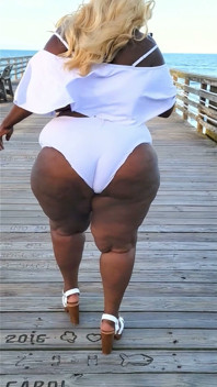 Mochaswallows' Boardwalk Slut Strut