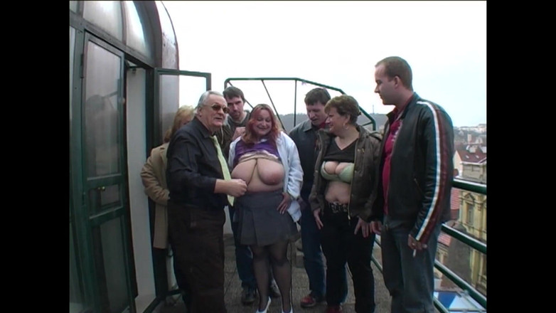 Still Slut: Nenek Italia gemuk yang lagi sange. Cewek itu nggak bakal...