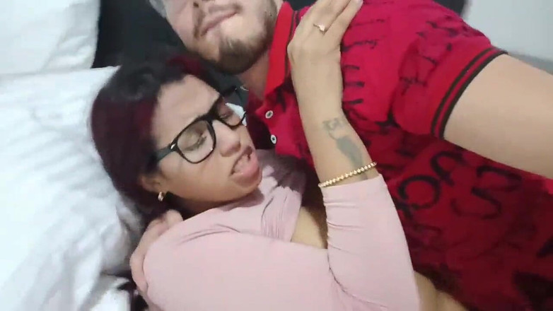 Pikaa6: 18letá brunetka s velkými povislými prsy z New Yorku v...