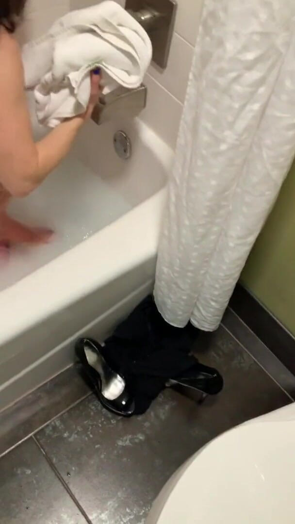 Porno Angels: Bath time for Rachel Knoxxx